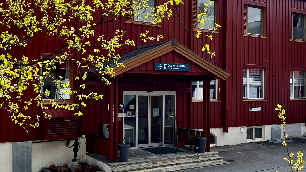 bilde av Røros sykehus - inngangspartiet