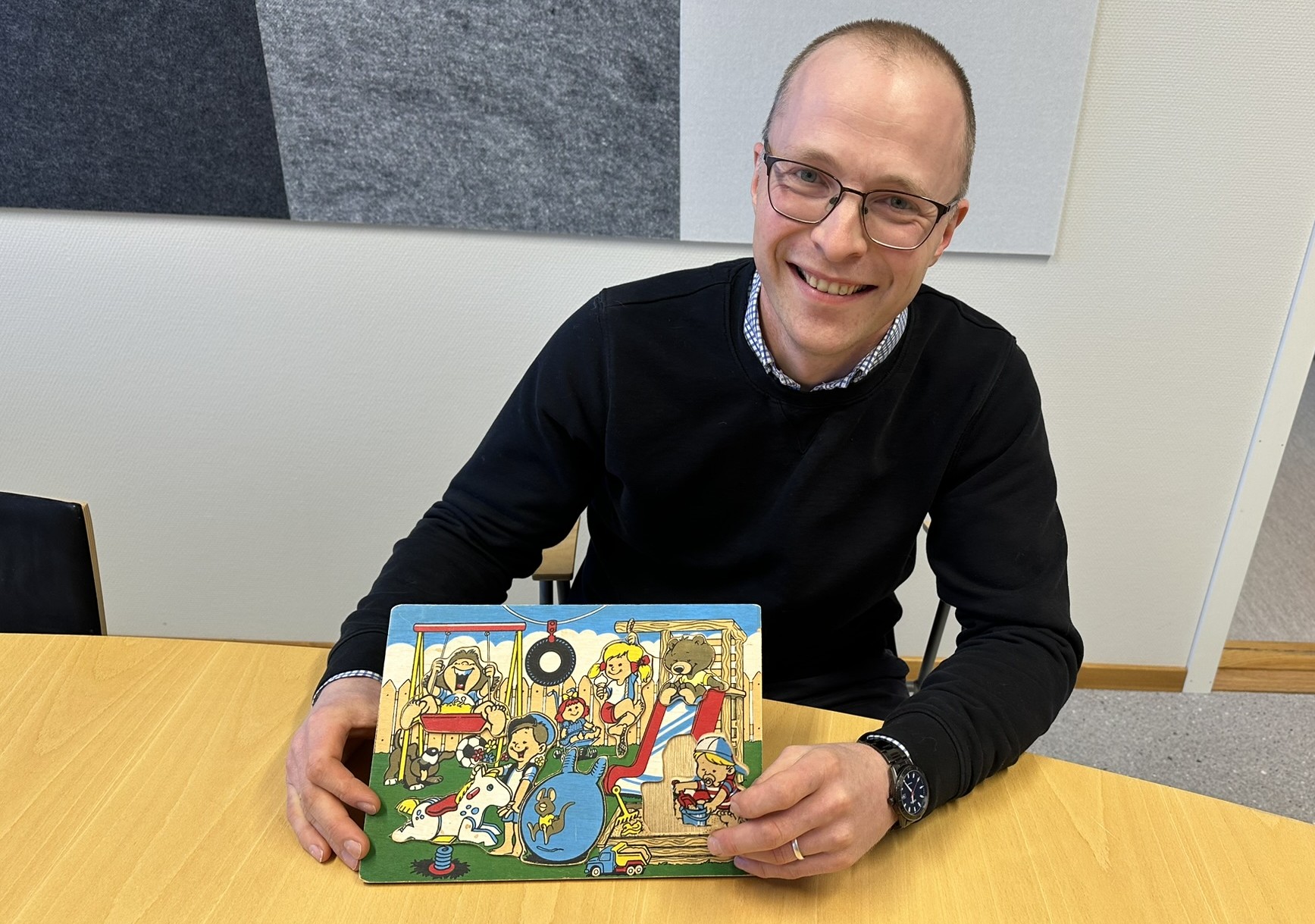 Ordfører Ivar Midtdal med puslespill